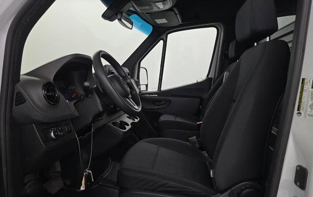 Used 2022 Mercedes-Benz Sprinter 2500 image 5