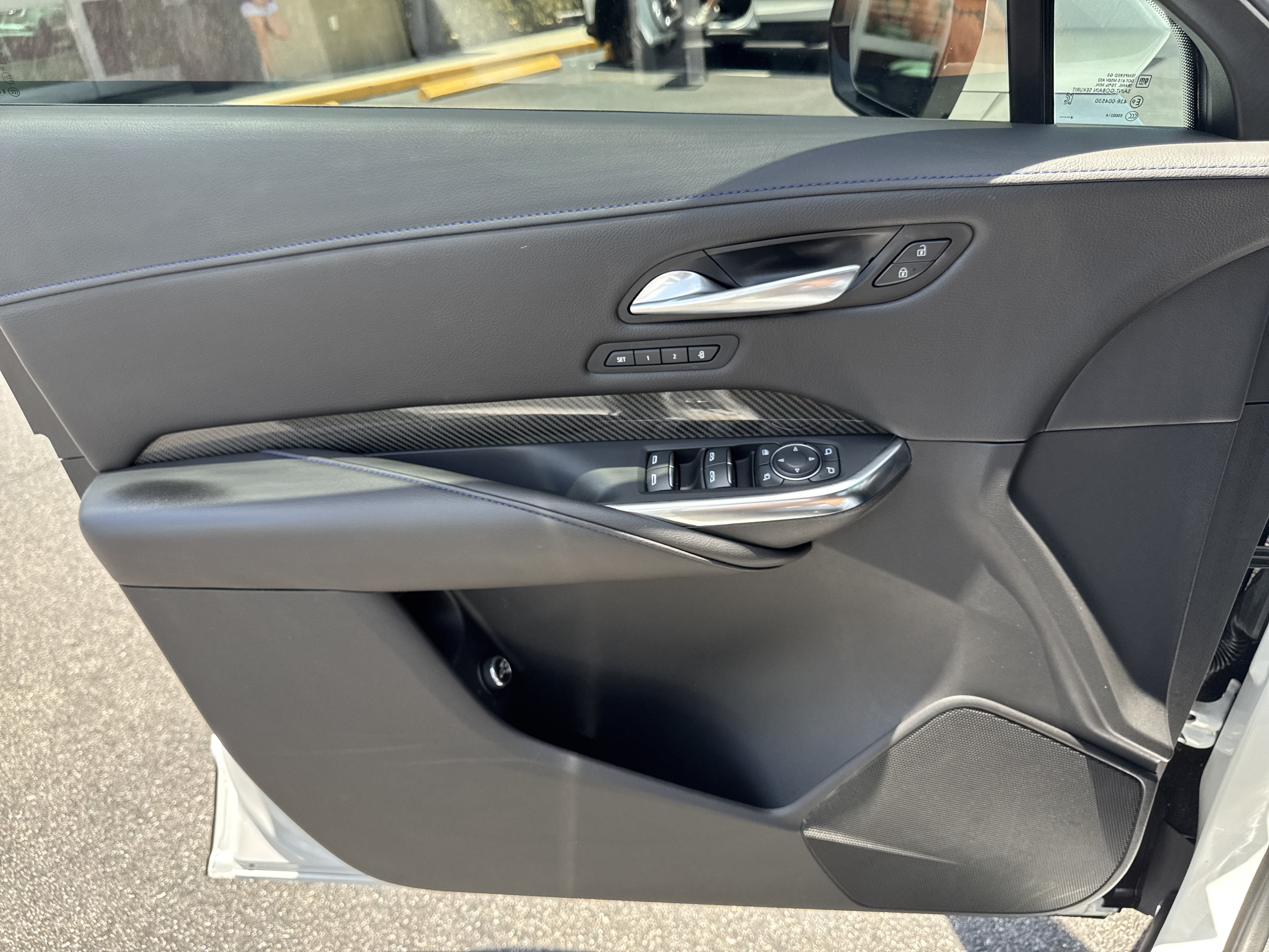 Certified 2025 Cadillac XT4 Sport w/ LPO, Onyx Lite Package FWD image 25