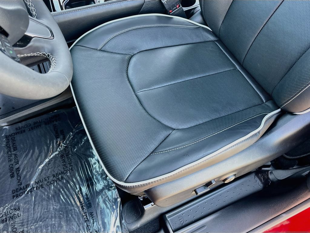 Certified 2026 Chrysler Pacifica Limited w/ S Appearance Package FWD image 19