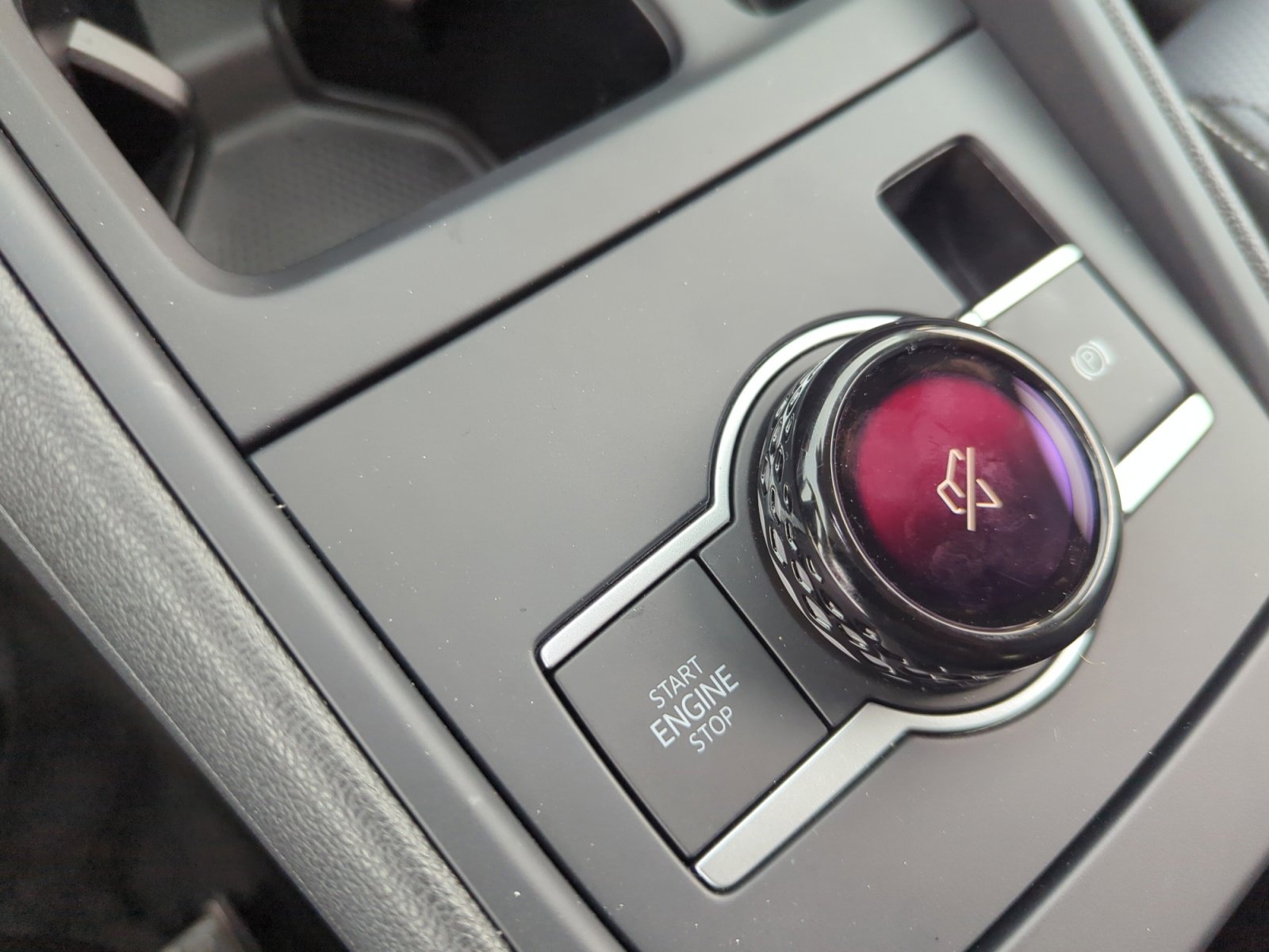 New 2025 Volkswagen Tiguan SE image 28