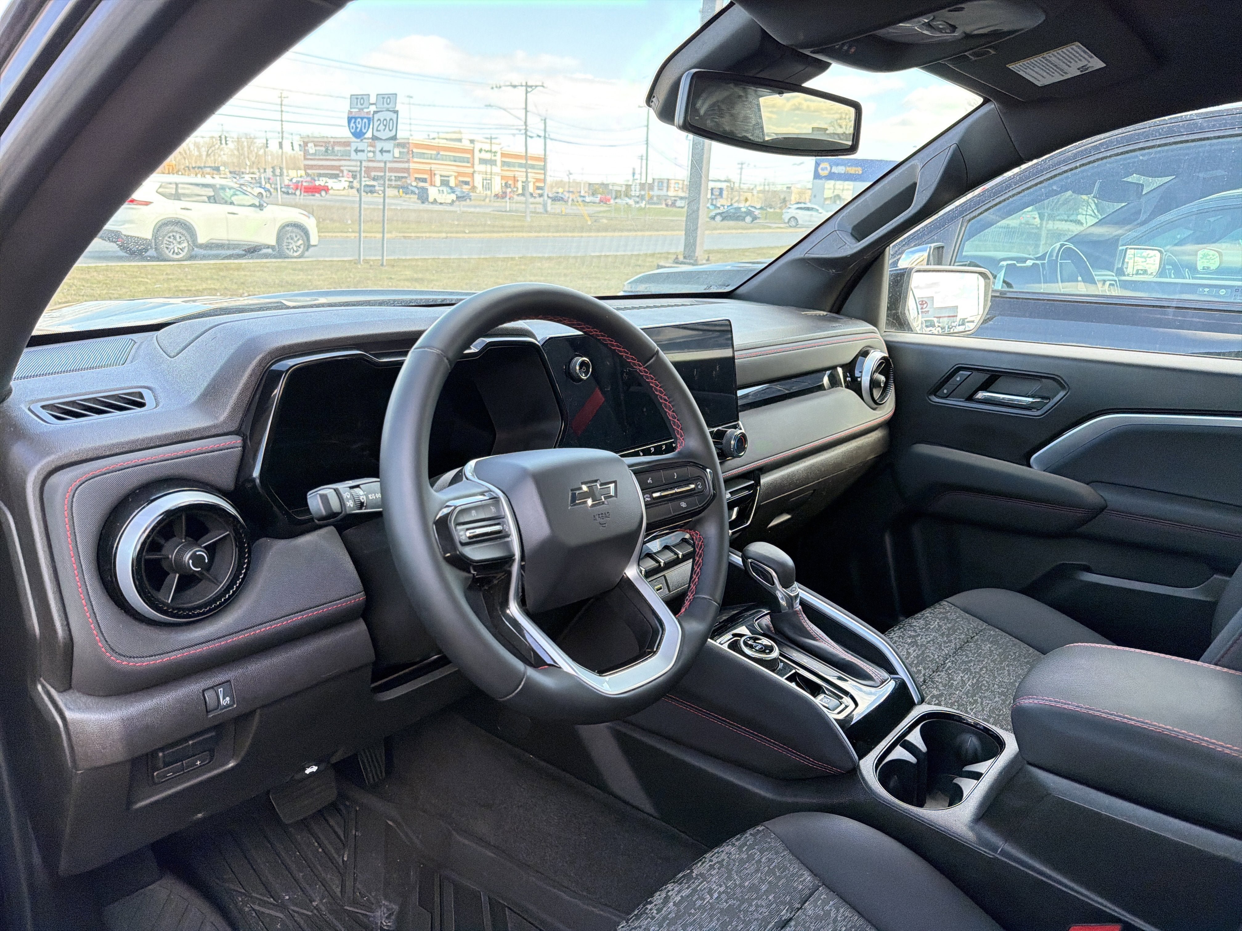 Used 2023 Chevrolet Colorado Z71 w/ Z71 Convenience Package 2 image 9