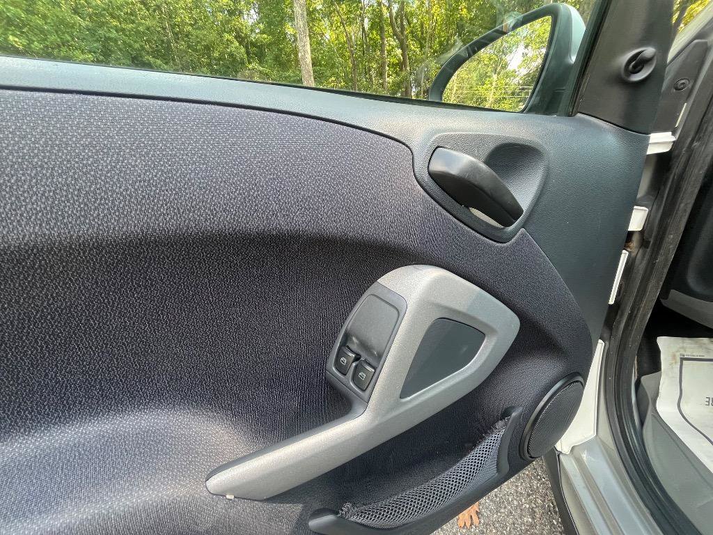 Used 2014 smart fortwo pure RWD image 11