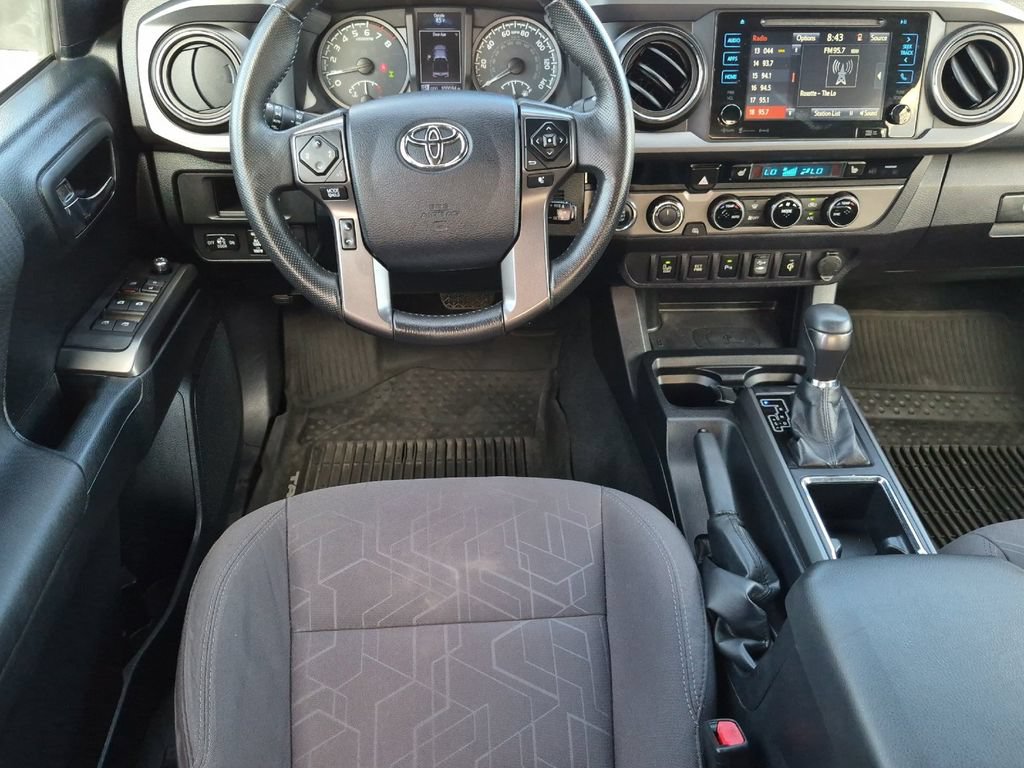 Used 2017 Toyota Tacoma TRD Off-Road w/ Premium & Technology Package AWD/4WD image 14