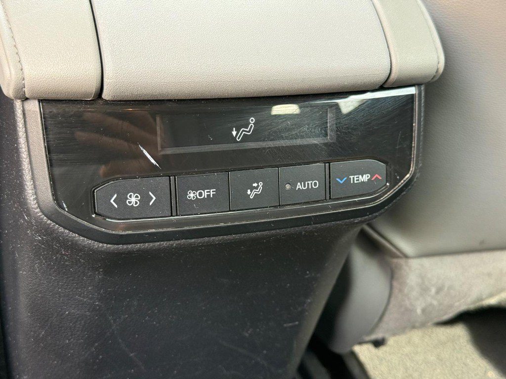 Used 2022 Toyota Highlander Limited AWD/4WD image 10