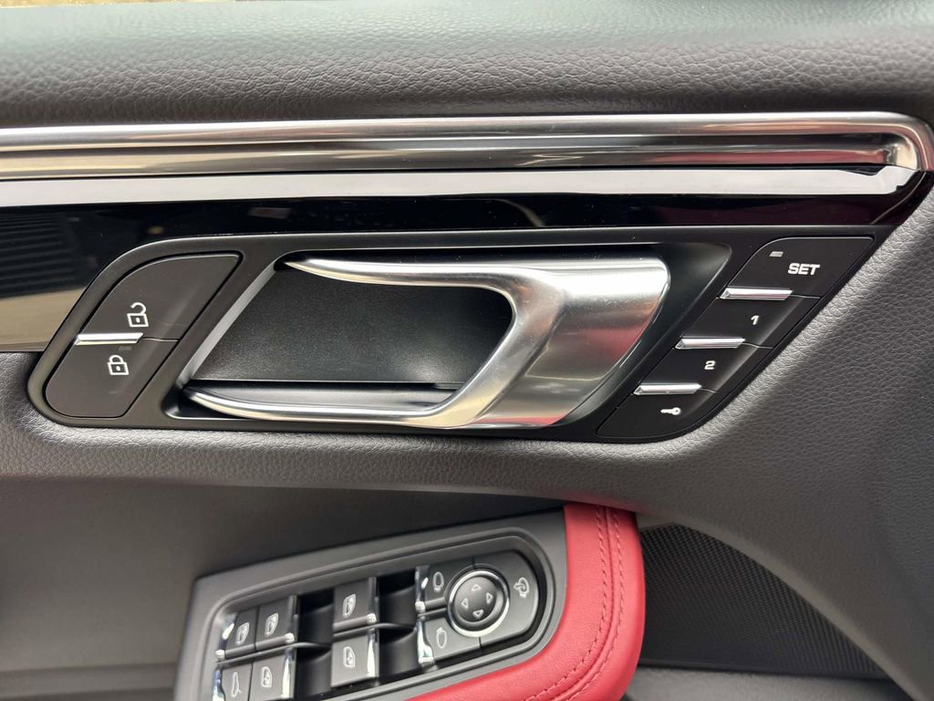 New 2026 Porsche Macan image 24