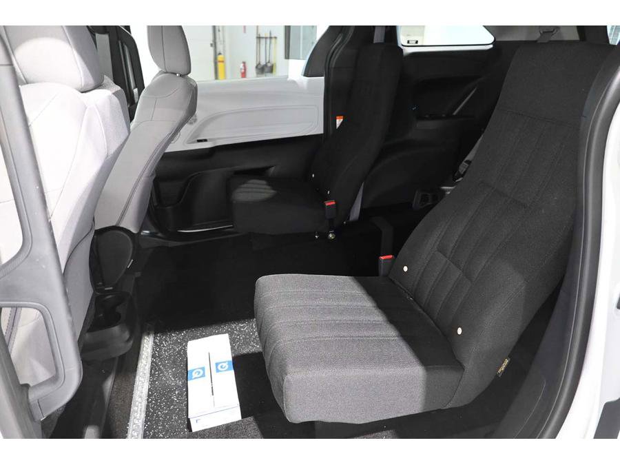 New 2025 Toyota Sienna LE image 24