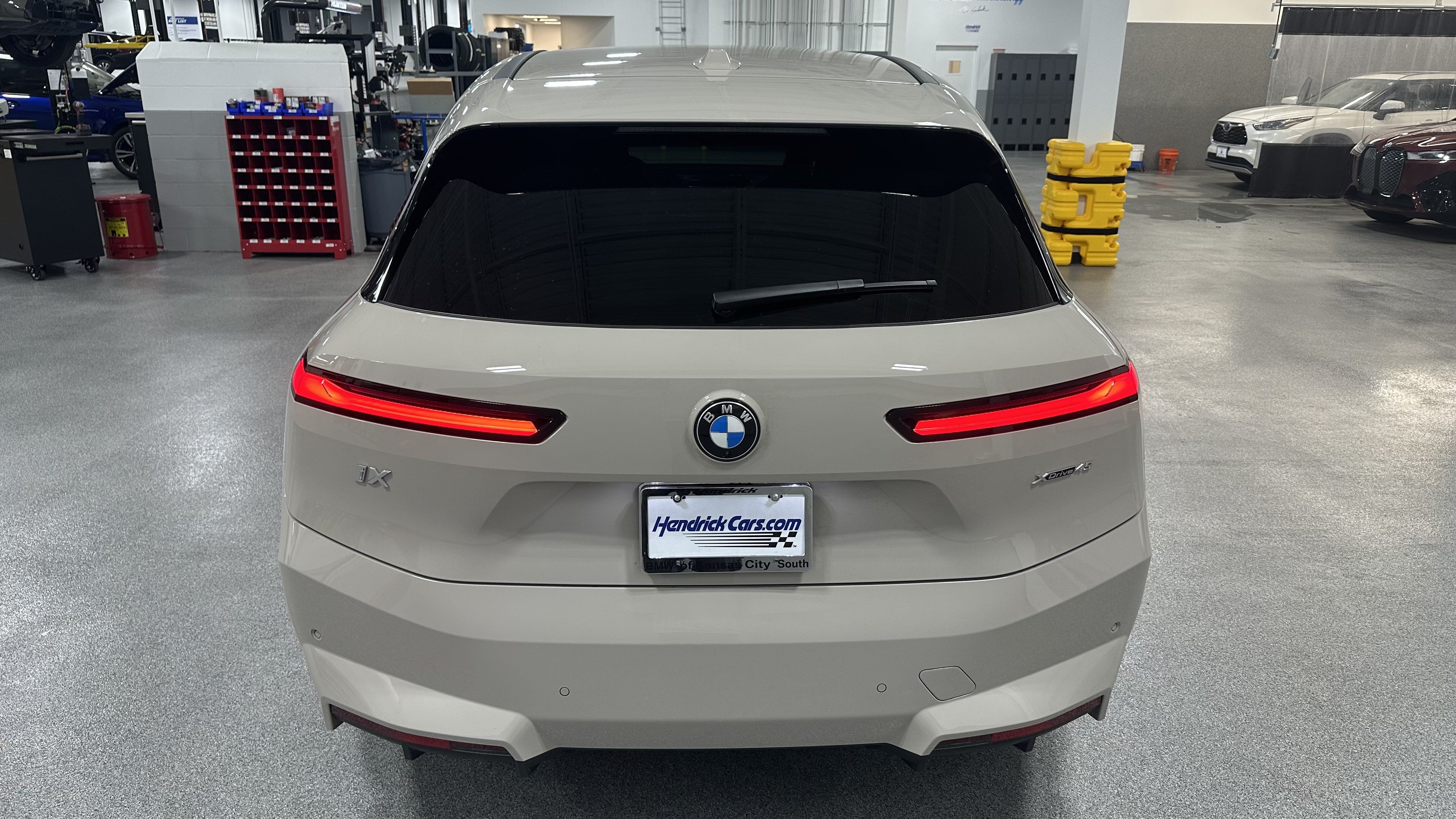 Certified 2026 BMW iX xDrive45 w/ Premium Package AWD/4WD image 9