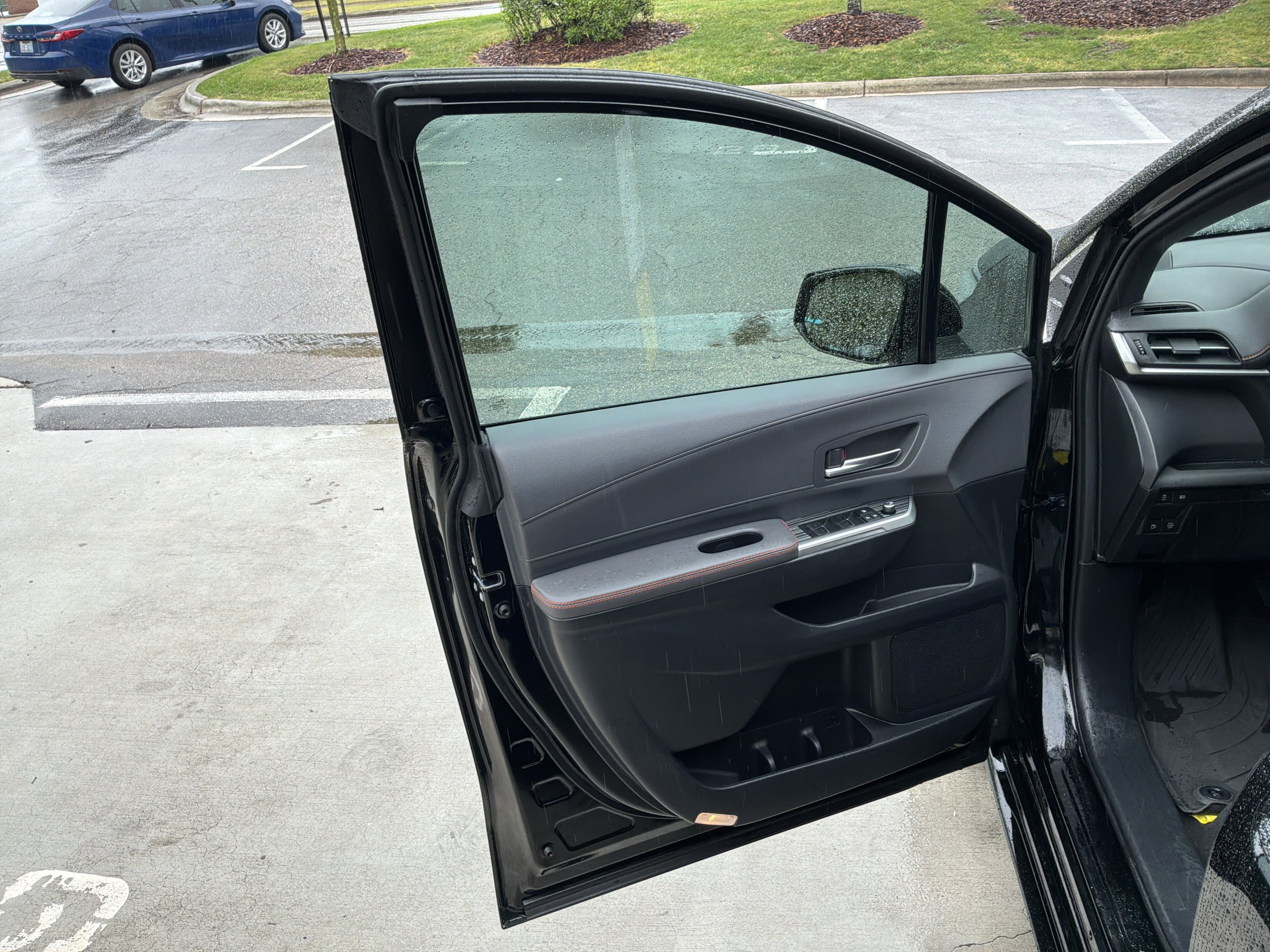 Used 2023 Toyota Sienna XSE FWD image 14