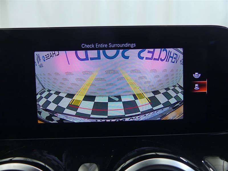 Used 2022 Mercedes-Benz GLB 250 4MATIC w/ Premium Package Lite image 10