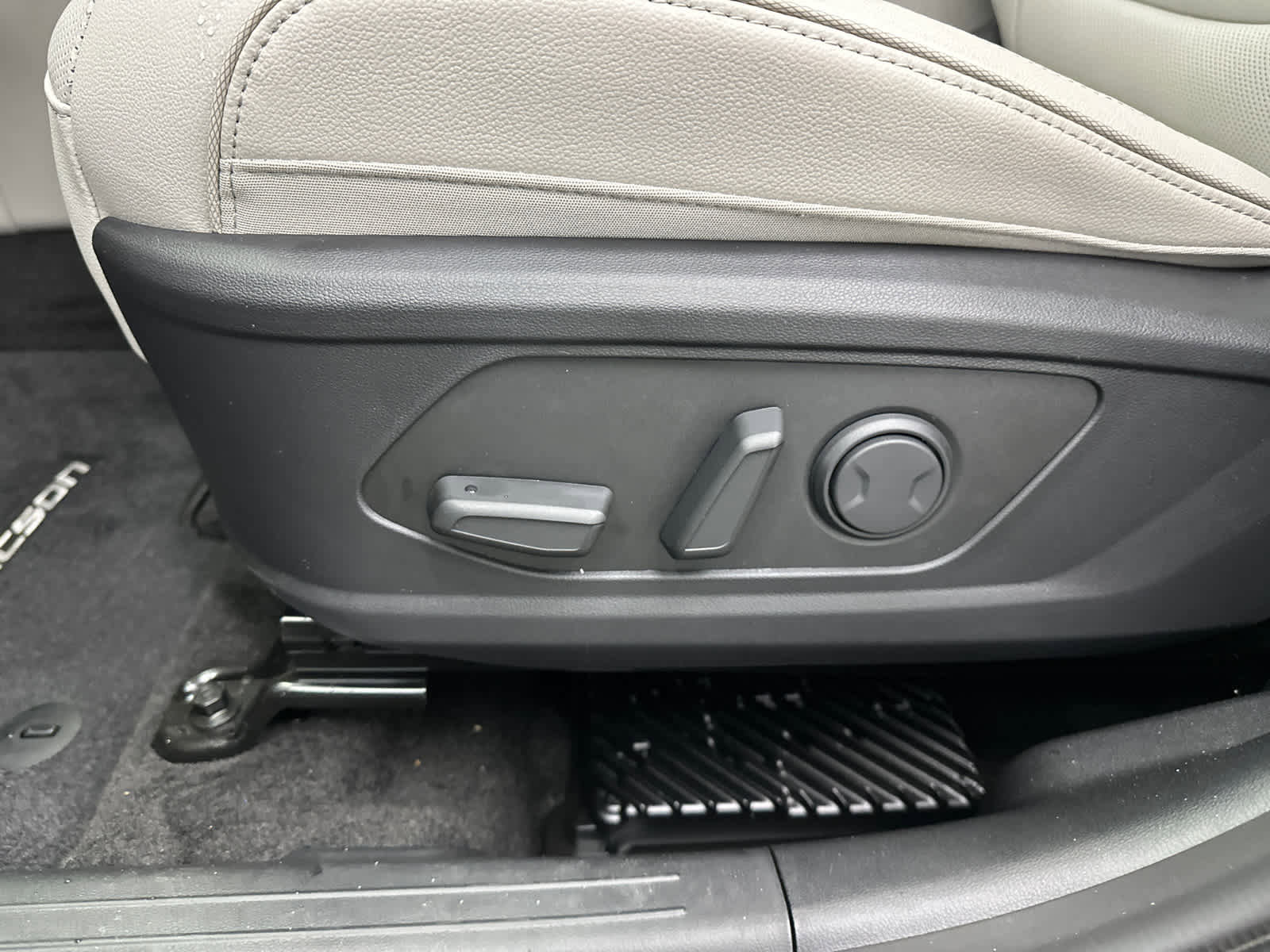 New 2026 Hyundai Tucson Limited image 8