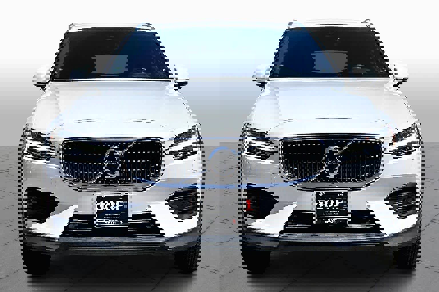 Used 2023 Volvo V60 B5 Cross Country Ultimate w/ Climate Package image 4