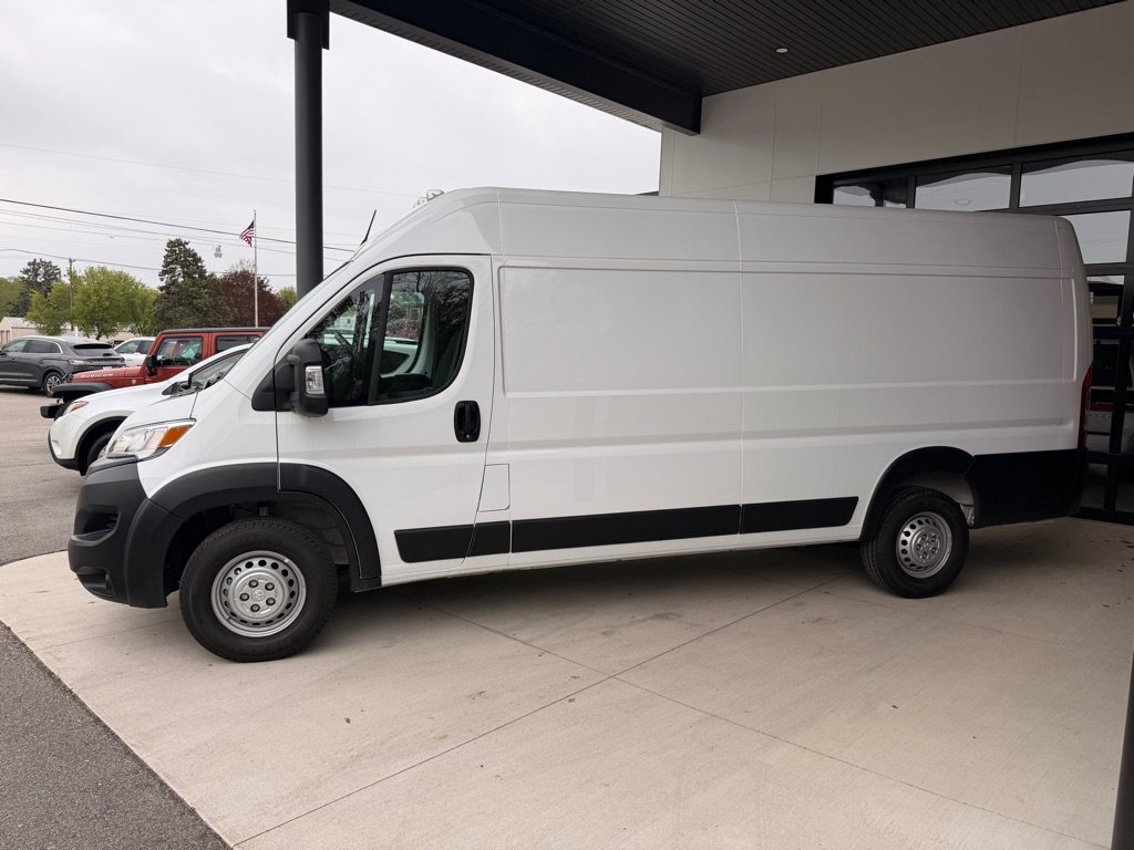 Used 2024 RAM ProMaster 3500 w/ Premium Convenience Group FWD image 4