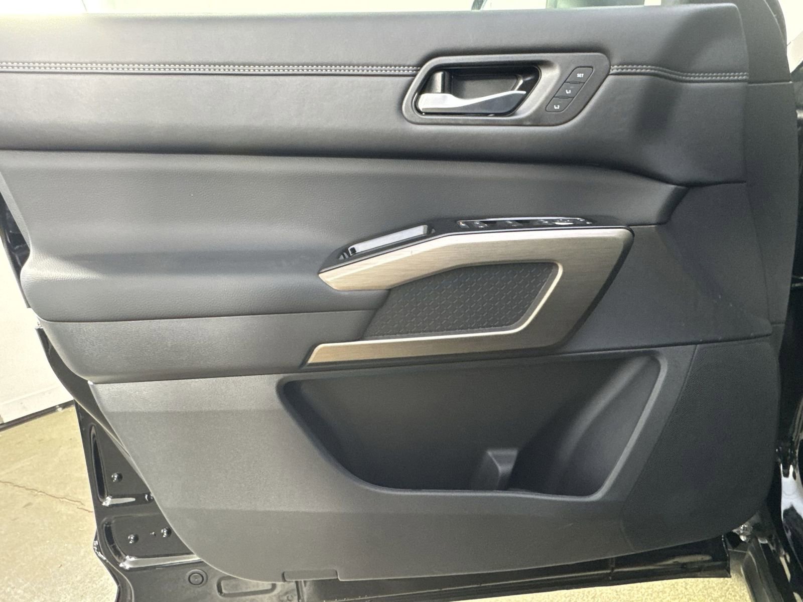 New 2025 Nissan Pathfinder Platinum w/ Cargo Package image 21