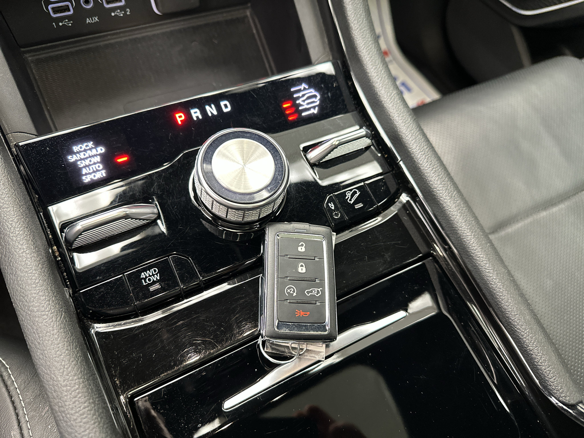 Used 2023 Jeep Grand Cherokee Overland w/ Luxury Tech Group IV AWD/4WD image 12