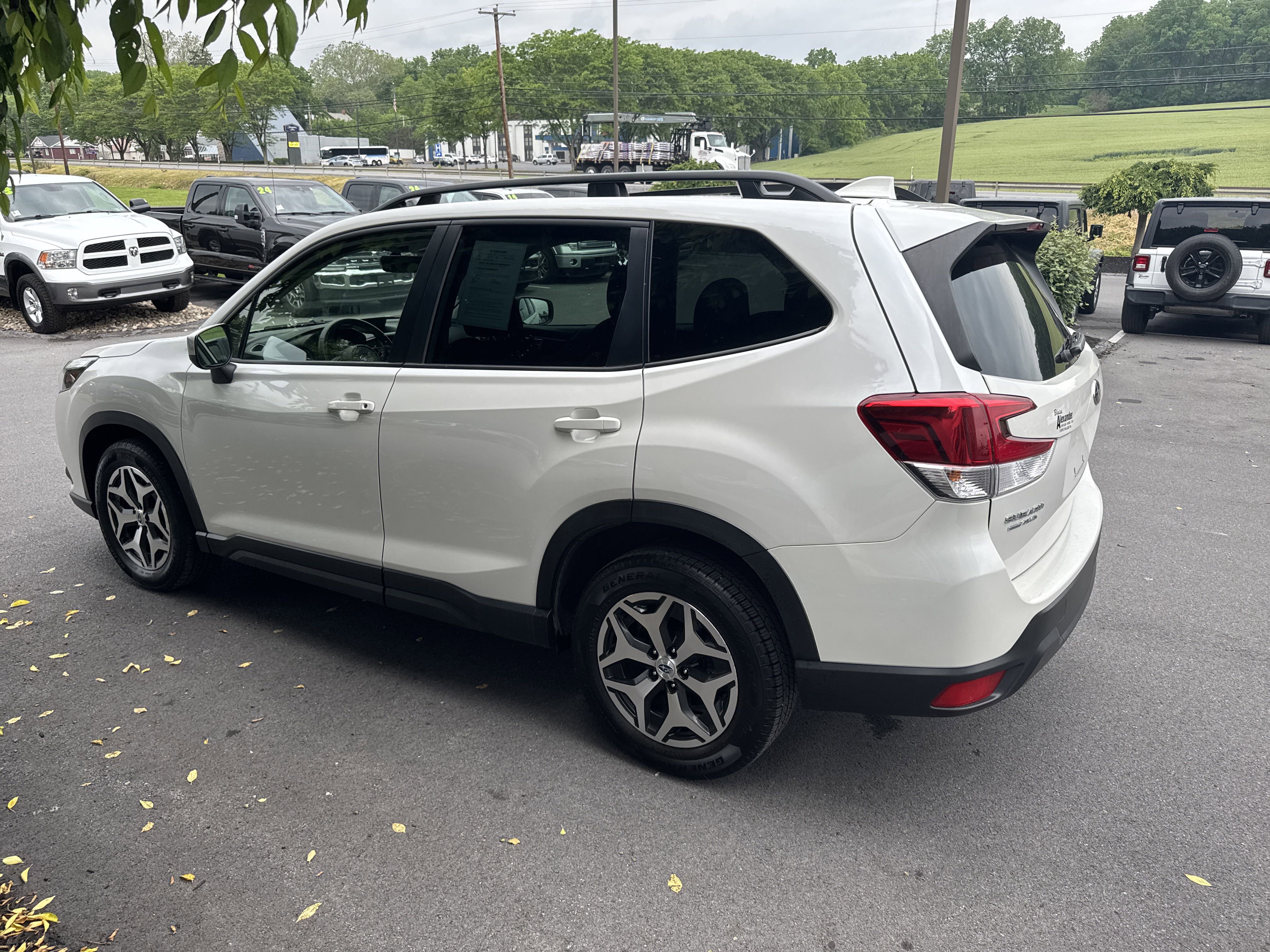 Used 2022 Subaru Forester Premium image 6
