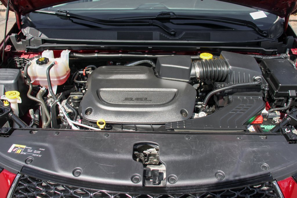 Used 2021 Chrysler Pacifica Touring w/ Uconnect Theater Family Group image 13