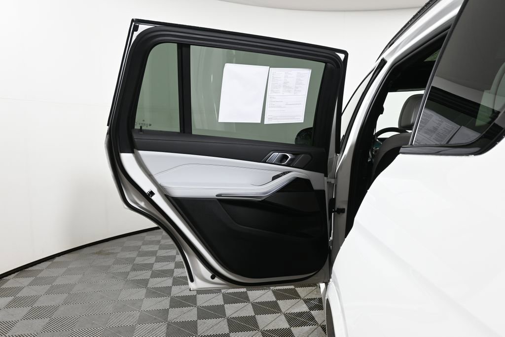 Certified 2026 BMW X7 xDrive40i w/ M Sport Package image 25