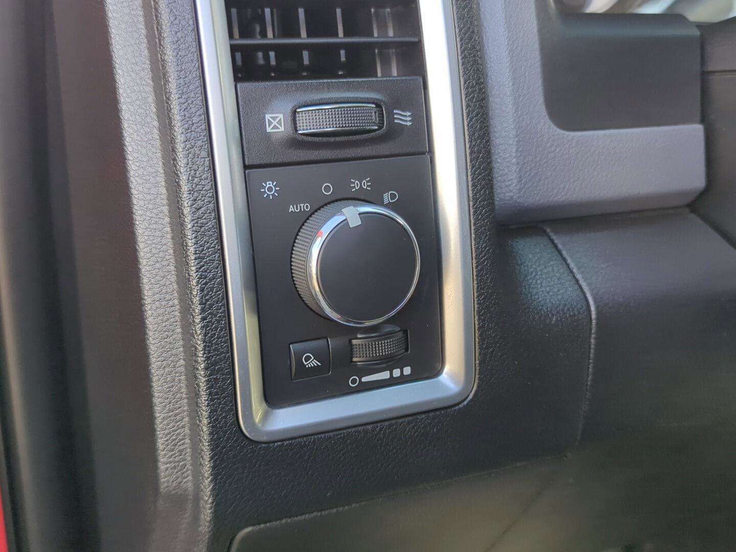 Used 2014 RAM 2500 SLT AWD/4WD image 14