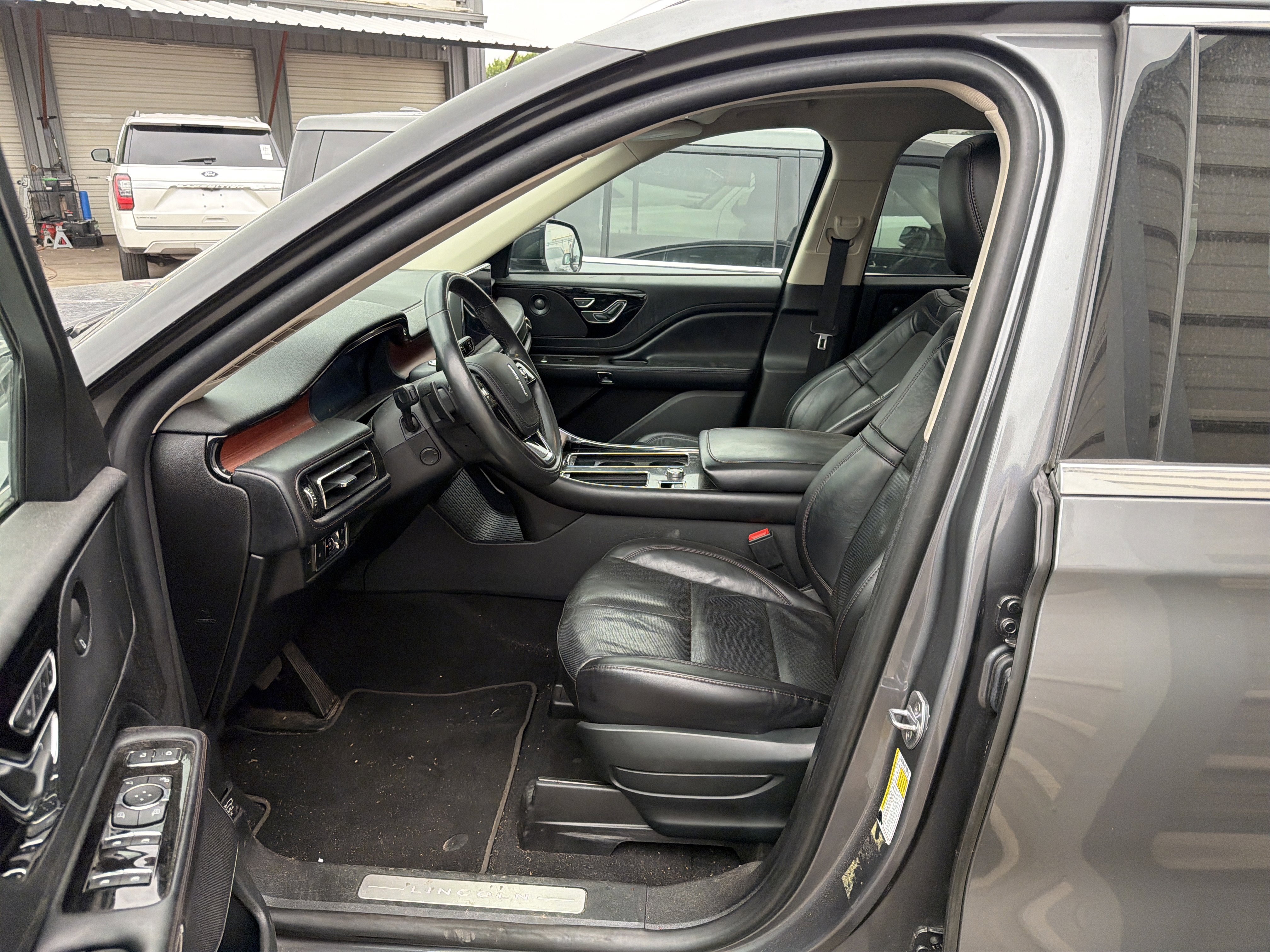 Used 2021 Lincoln Aviator Reserve w/ Equipment Group 201A RWD image 3