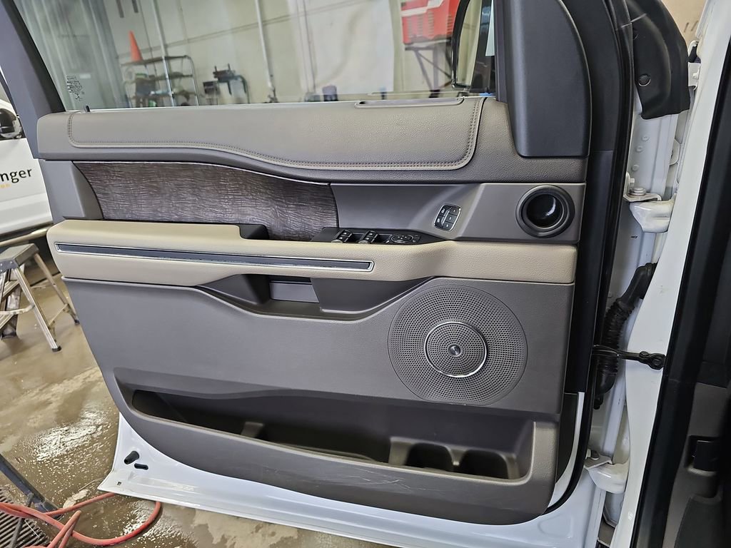 Used 2018 Ford Expedition Max Limited image 26