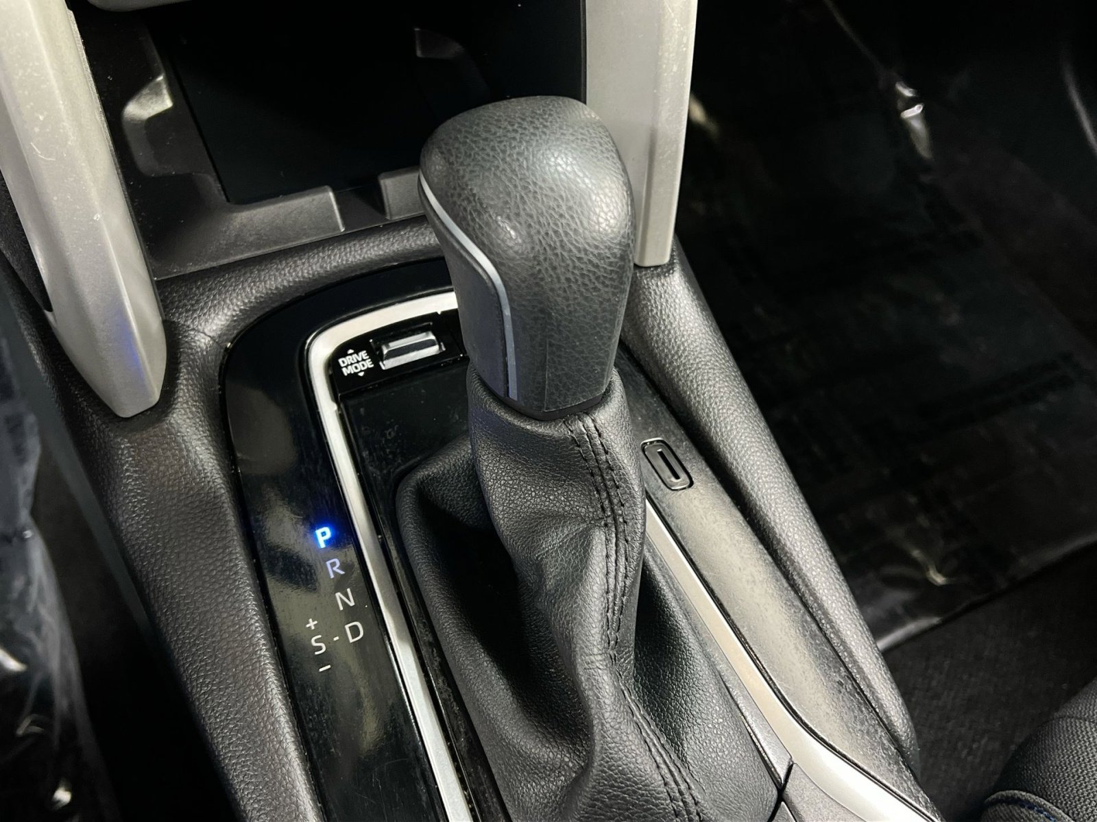 Used 2025 Toyota Corolla Cross AWD Hybrid image 26