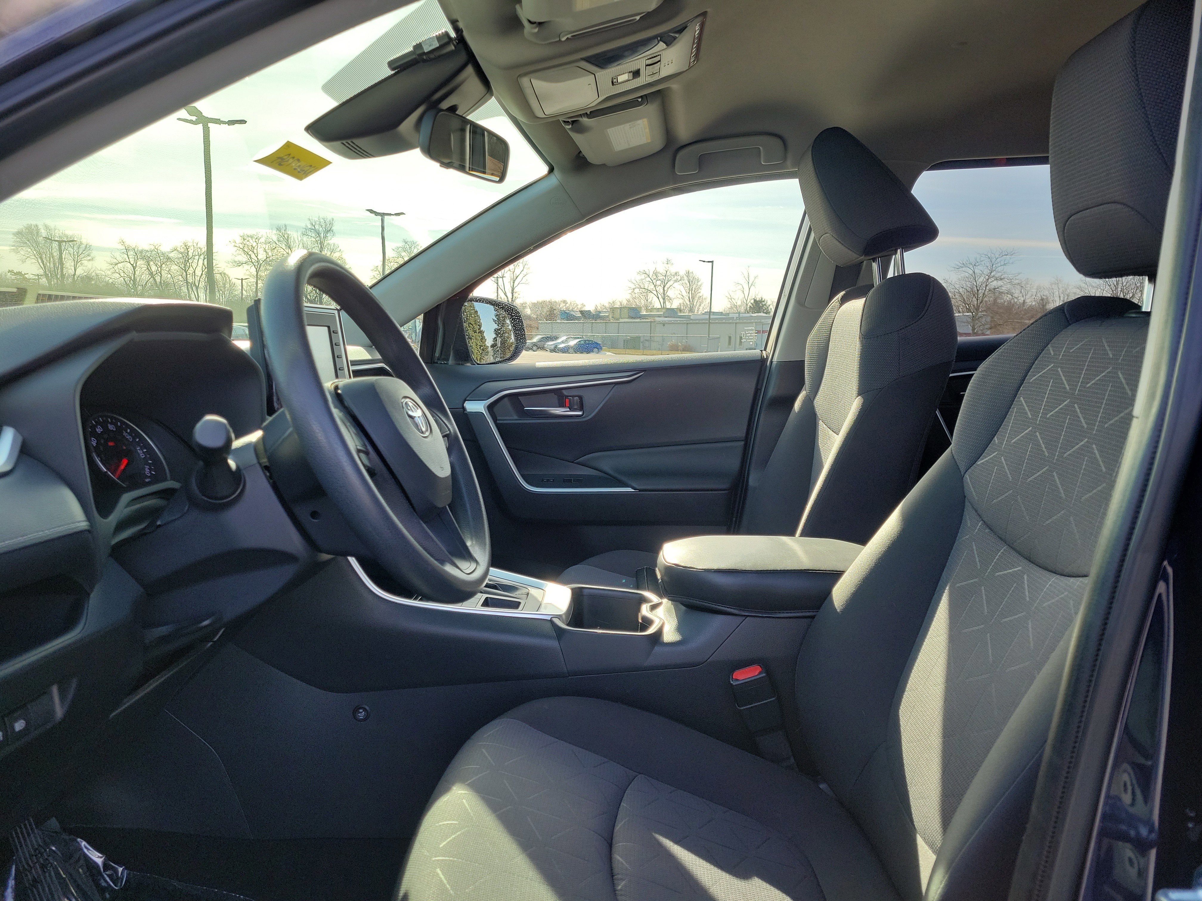 Used 2022 Toyota RAV4 XLE image 15