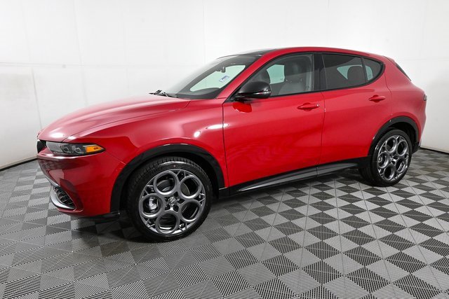 New 2025 Alfa Romeo Tonale w/ Premium Package image 2