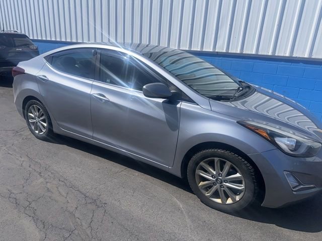 Used 2015 Hyundai Elantra SE w/ Option Group 03 FWD image 2