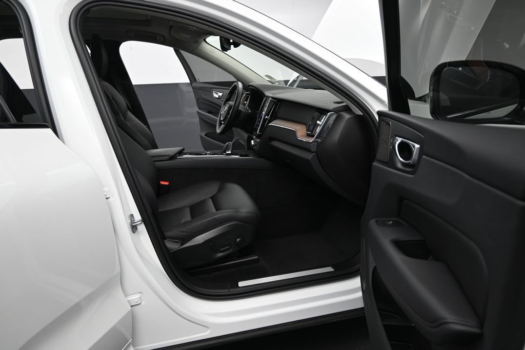 Used 2023 Volvo XC60 T8 Plus AWD/4WD image 19