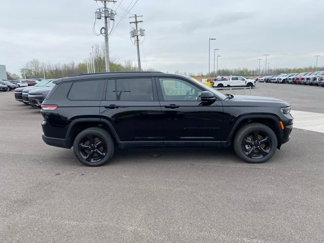 Used 2025 Jeep Grand Cherokee L Altitude AWD/4WD image 4