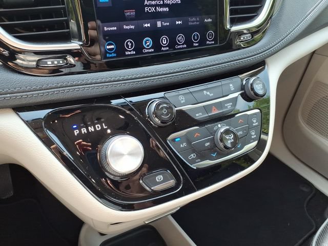 Used 2019 Chrysler Pacifica Limited FWD image 24