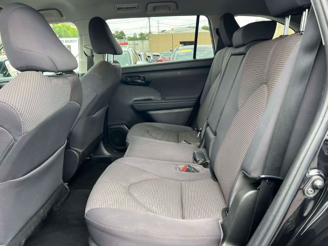 Used 2023 Toyota Highlander L FWD image 12