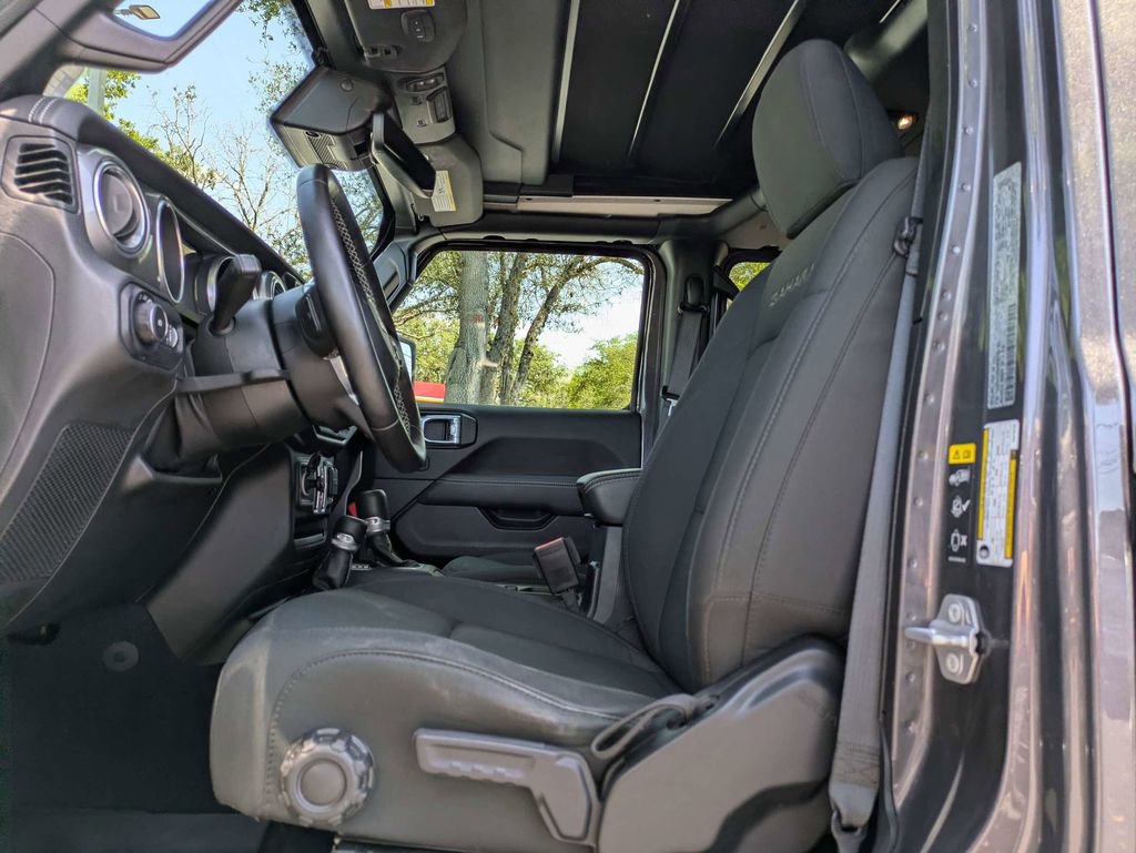Used 2021 Jeep Wrangler Unlimited Sahara AWD/4WD image 2