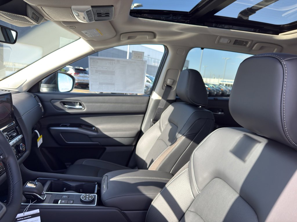 New 2026 Nissan Pathfinder SL image 26