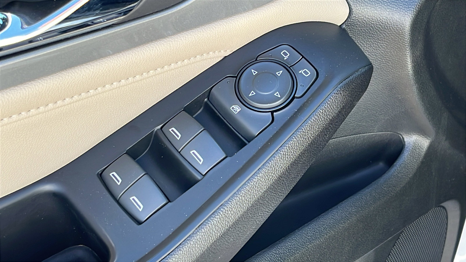 Used 2023 Chevrolet Traverse LS image 12