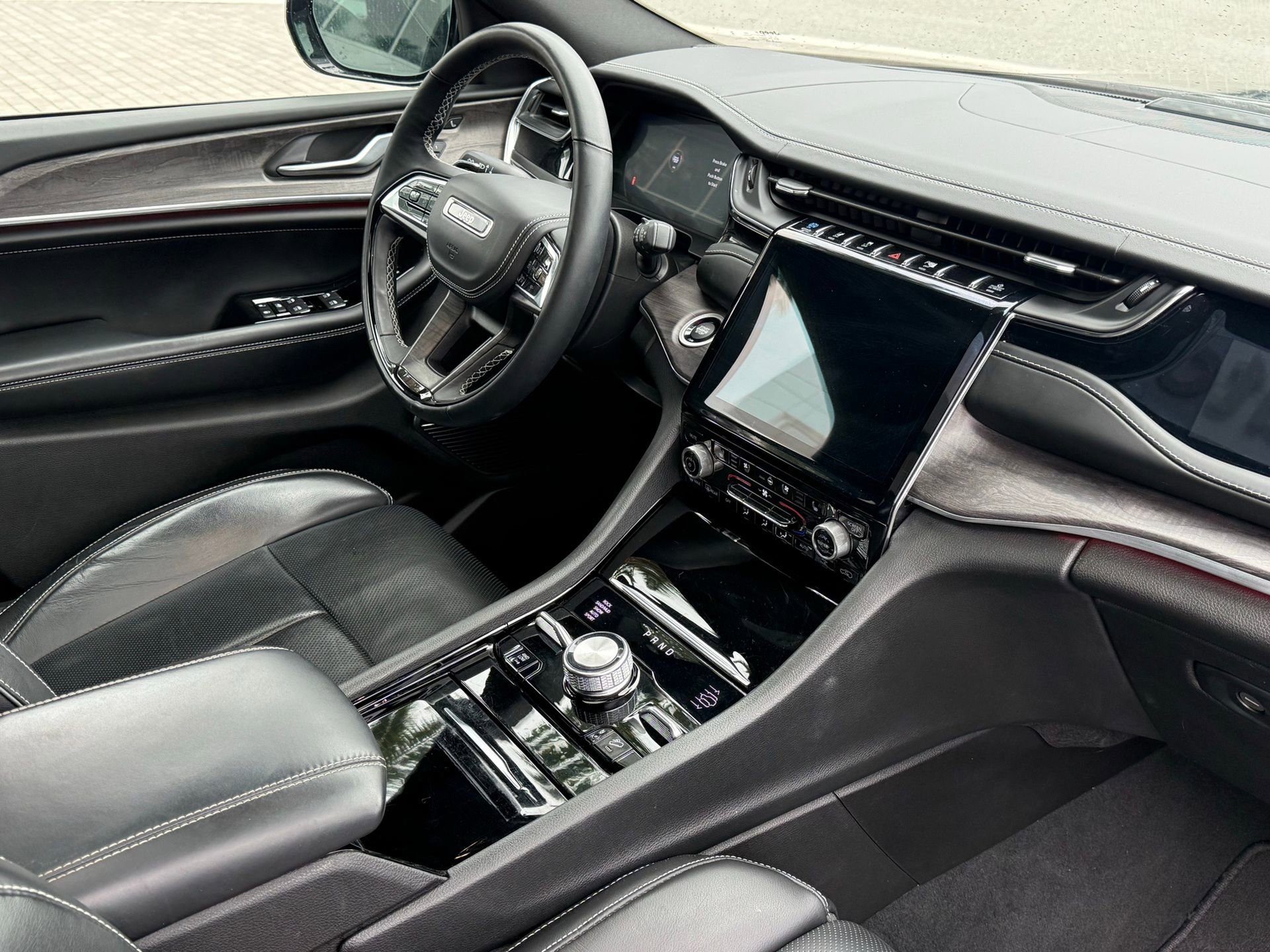 Used 2022 Jeep Grand Cherokee Overland w/ Advanced Protech Group III image 3