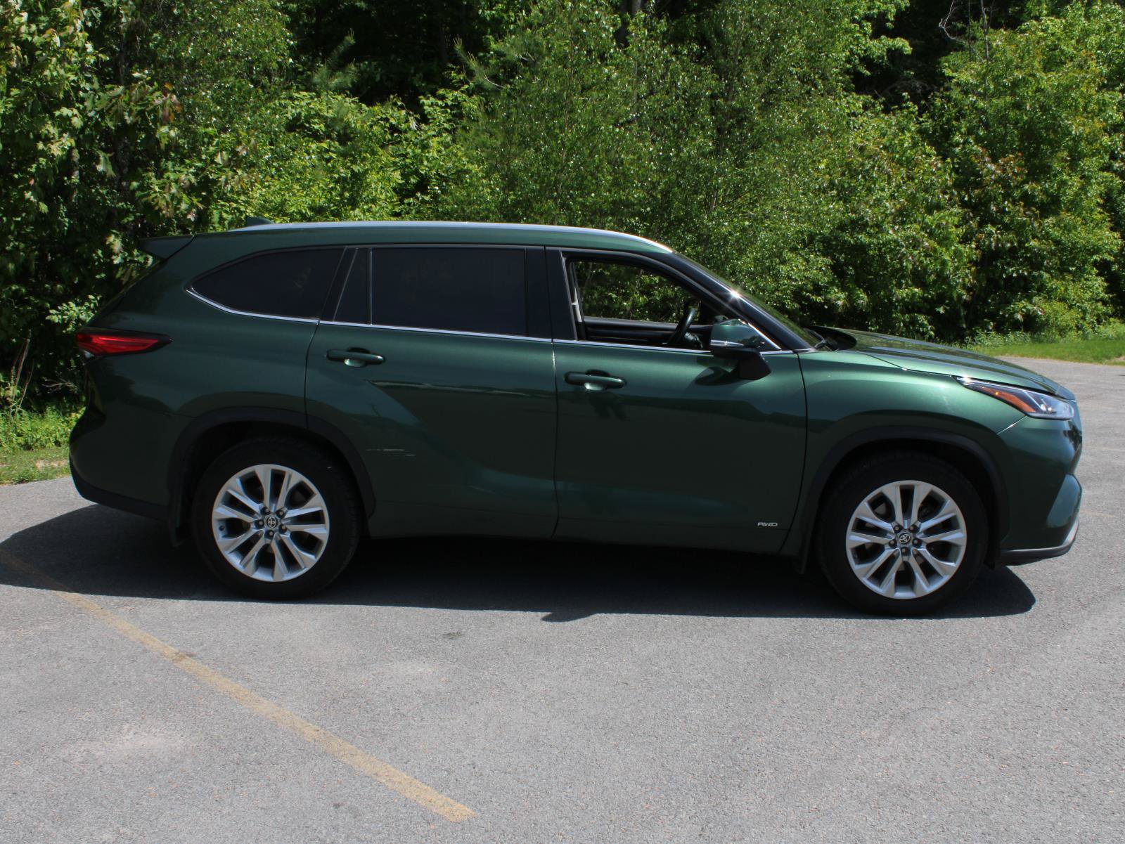 Used 2023 Toyota Highlander Limited AWD/4WD image 4