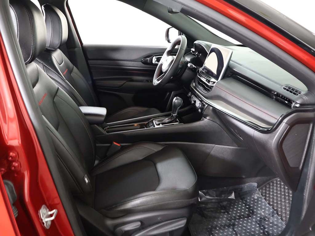 Used 2025 Jeep Compass Trailhawk AWD/4WD image 29