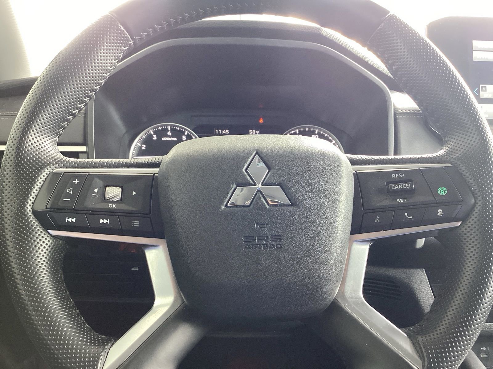 Used 2024 Mitsubishi Outlander SE Black Edition image 10