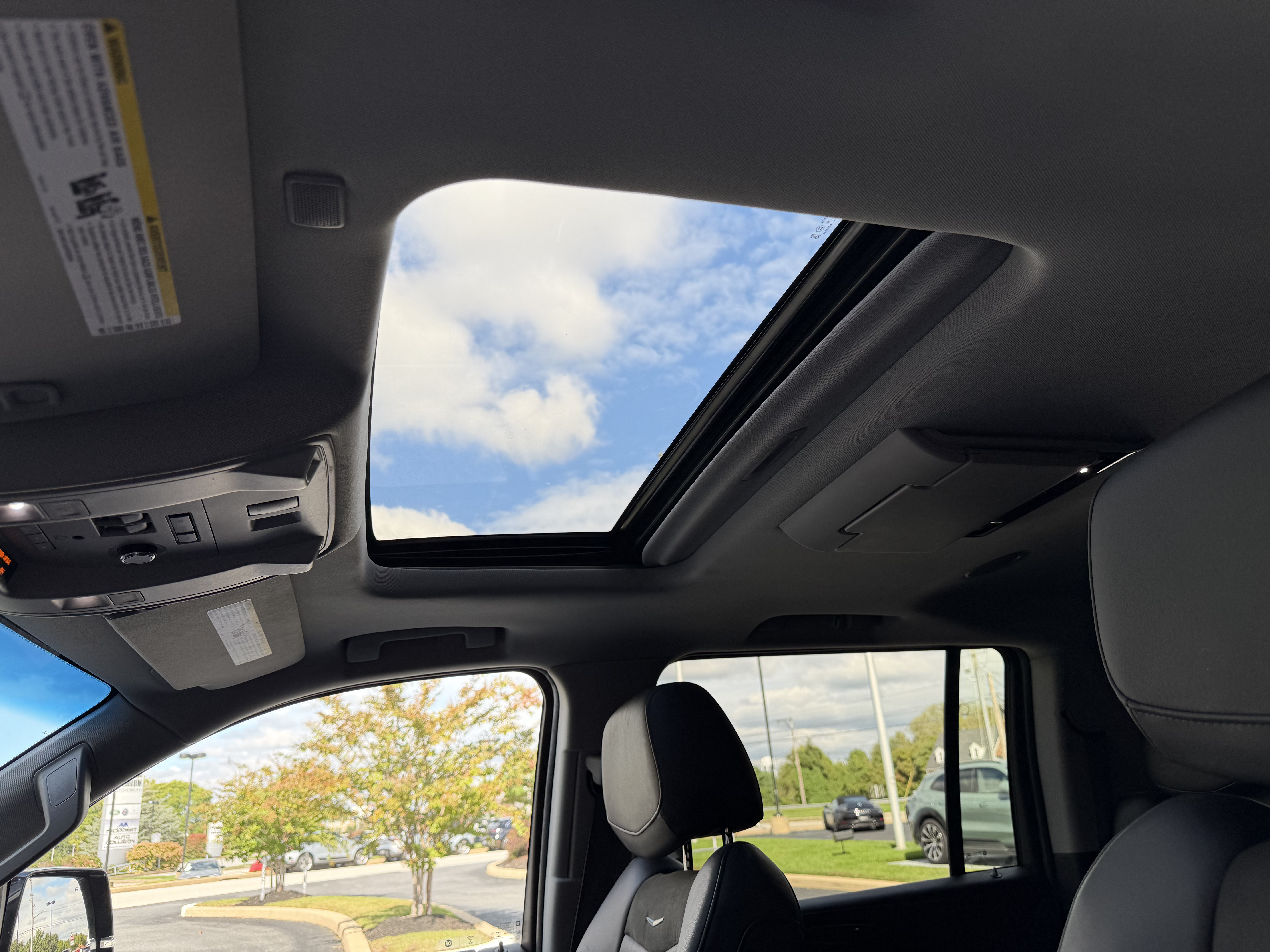 Used 2019 Cadillac Escalade ESV Luxury AWD/4WD image 35