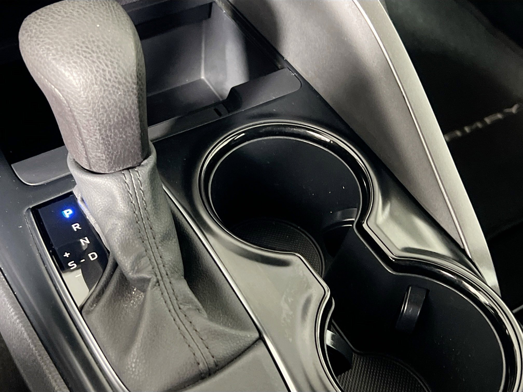 Used 2020 Toyota Camry LE image 24