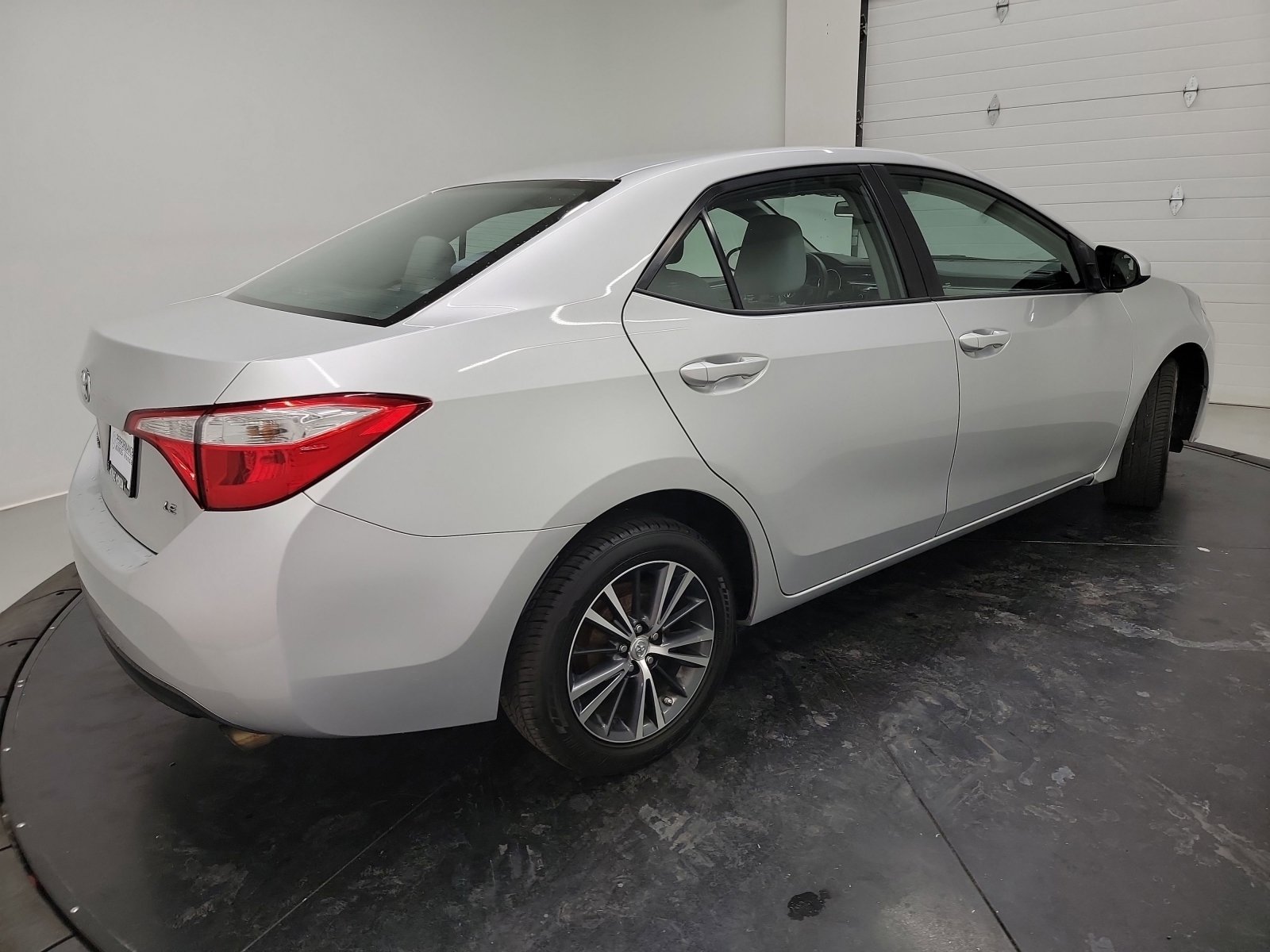 Used 2016 Toyota Corolla LE FWD image 9