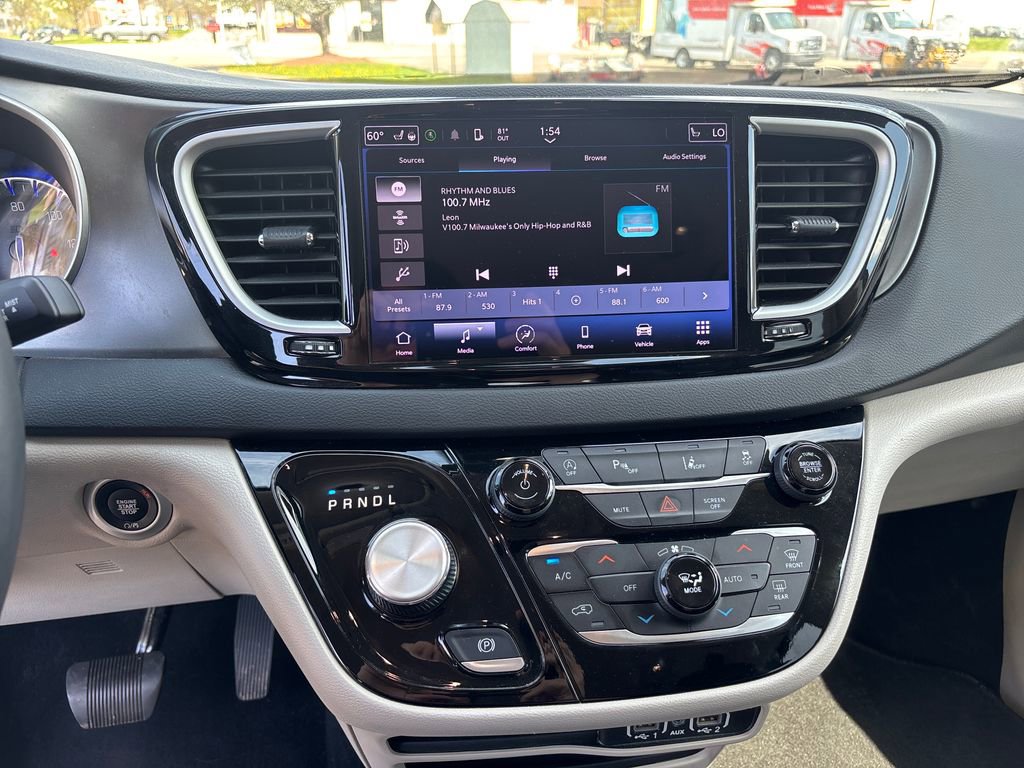 Used 2023 Chrysler Pacifica Touring-L image 20