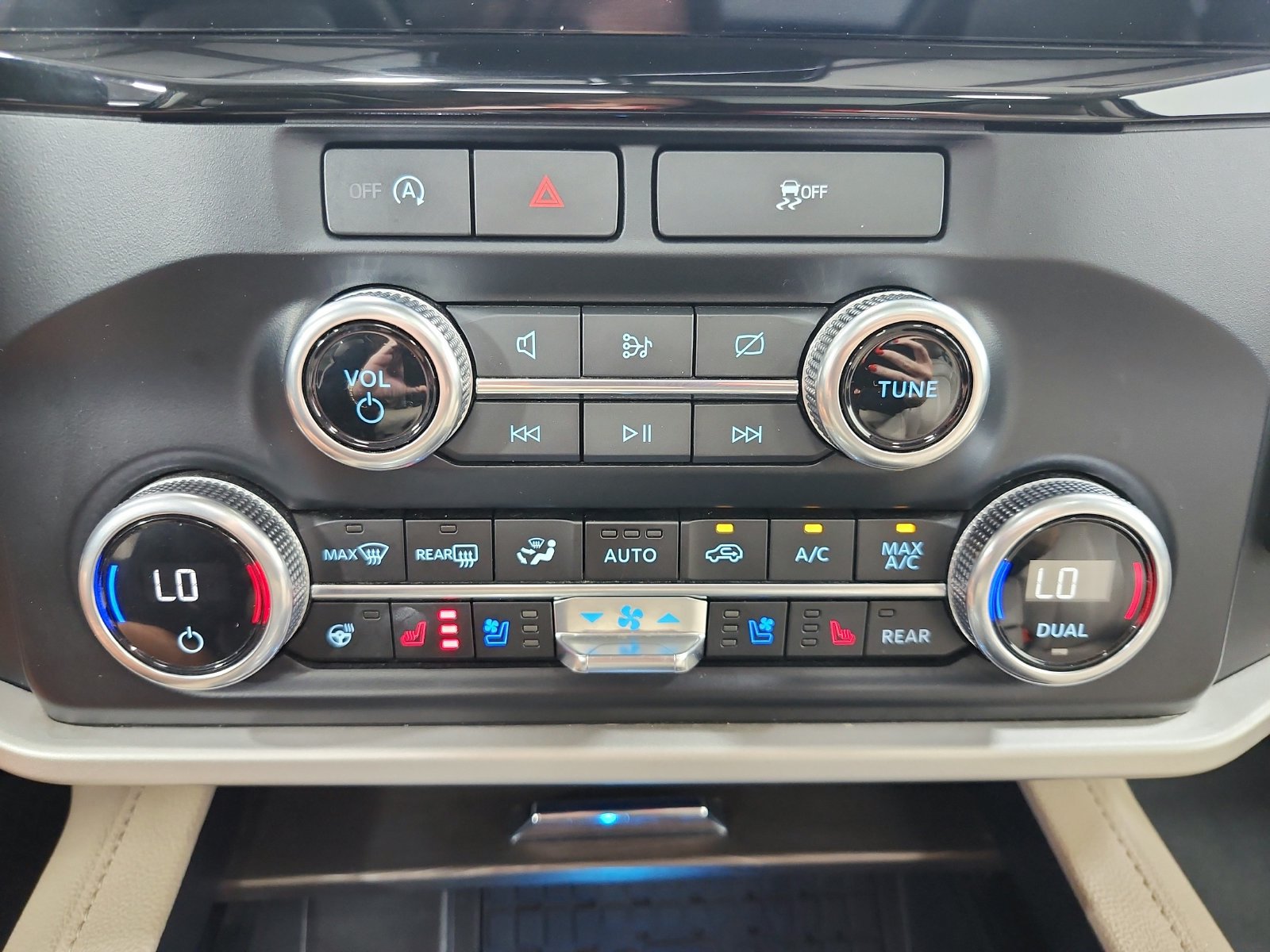 Used 2024 Ford Expedition Limited RWD image 34
