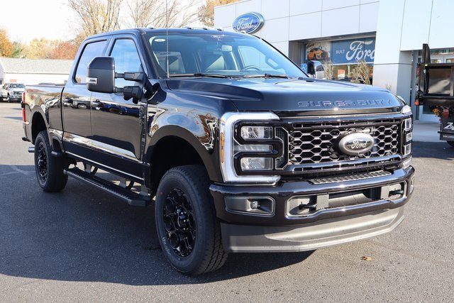 New 2026 Ford F250 Lariat w/ Black Appearance Package image 2