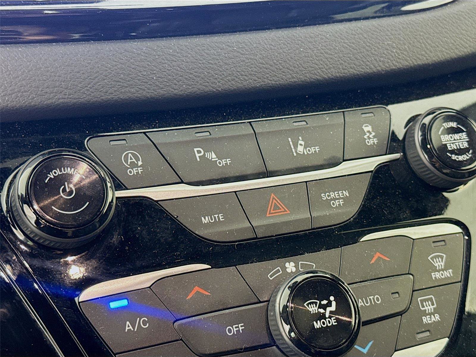 Used 2025 Chrysler Pacifica Select image 14