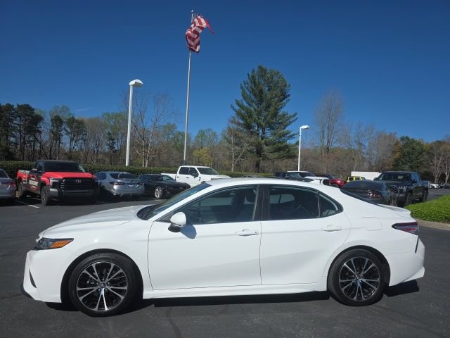 Used 2020 Toyota Camry SE w/ Convenience Package image 4