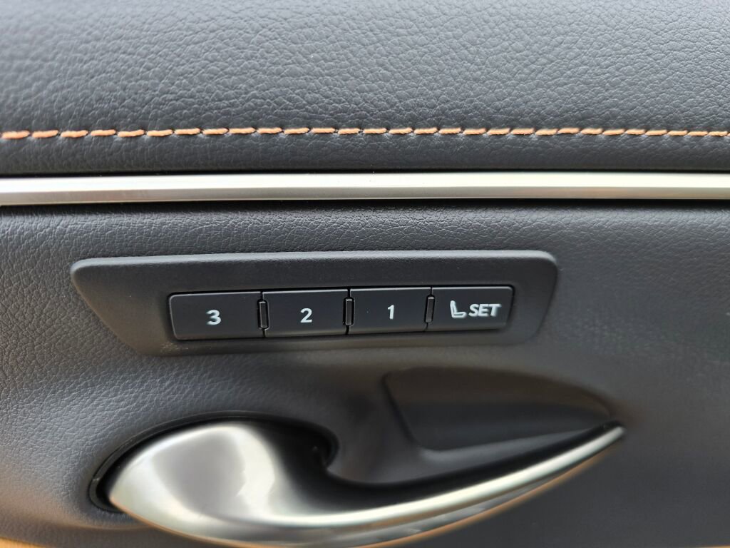 Used 2022 Lexus ES 250 w/ Premium Package image 17