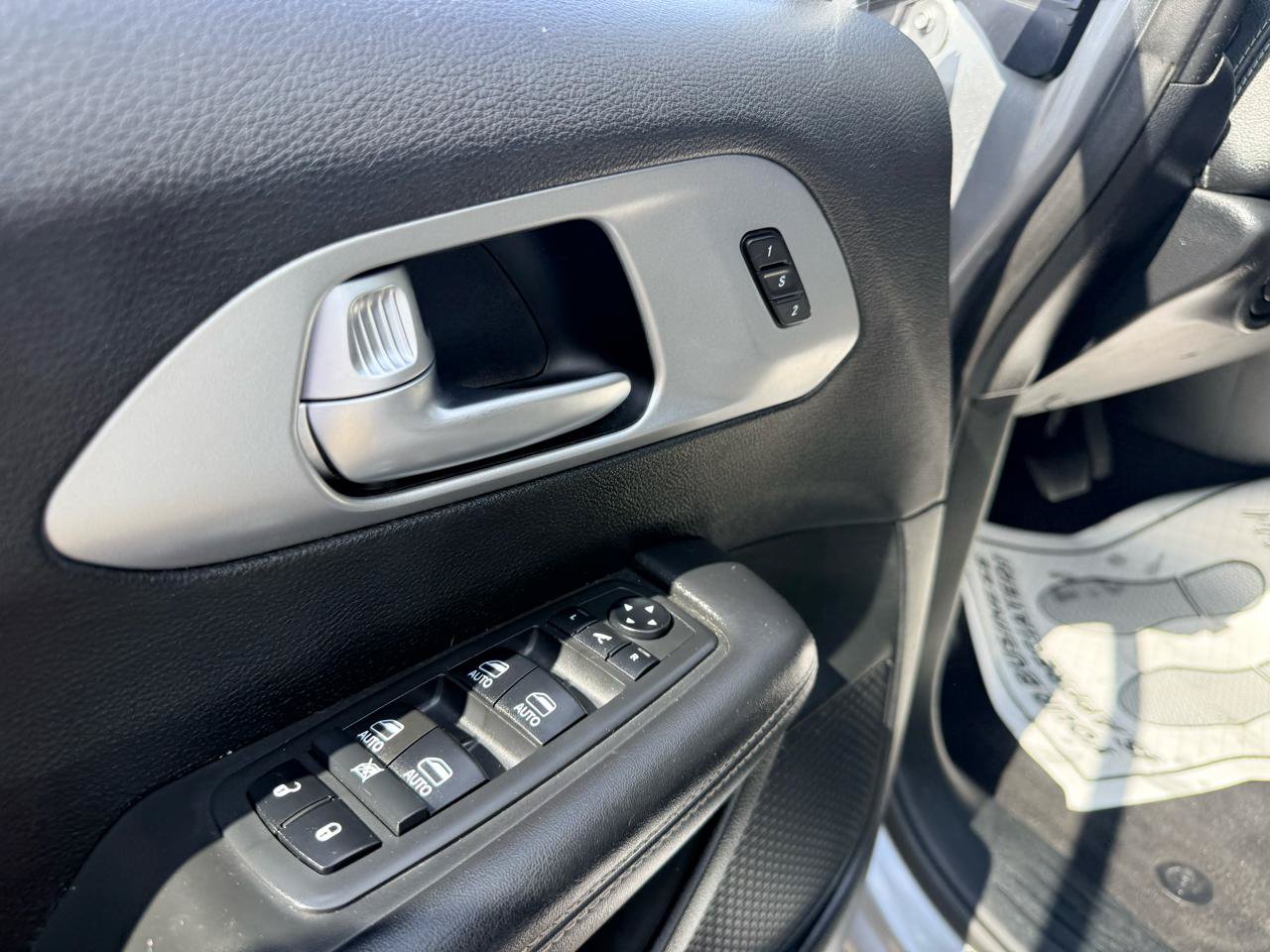 Used 2018 Chrysler Pacifica Limited w/ S Appearance Package FWD image 11
