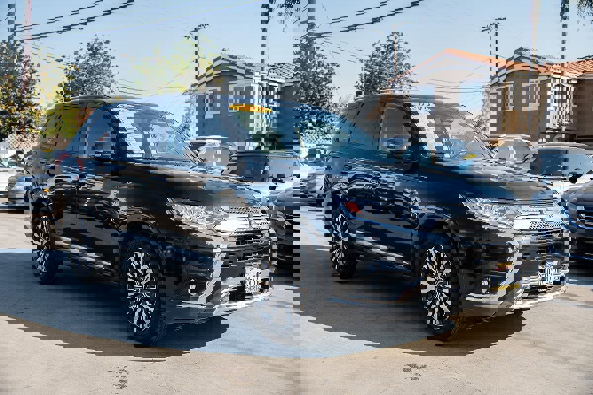 Used 2019 Mitsubishi Outlander SE